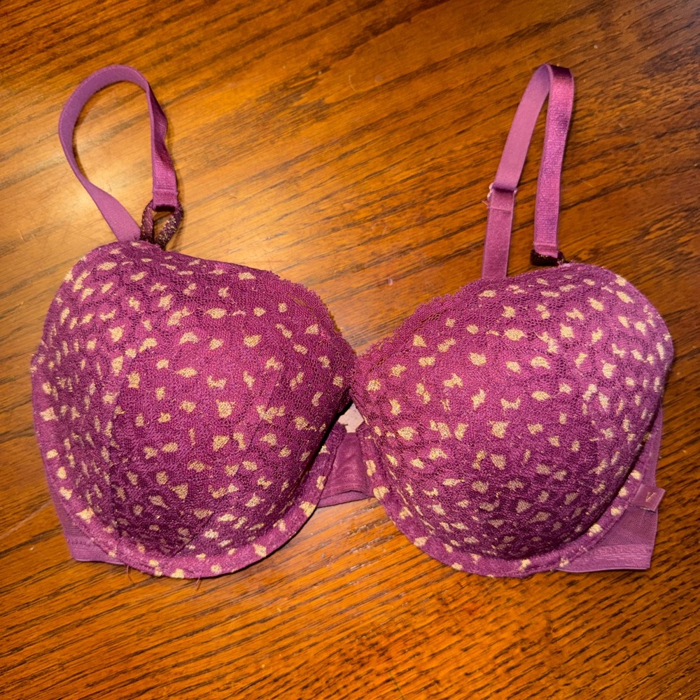 VS | Demi Bra